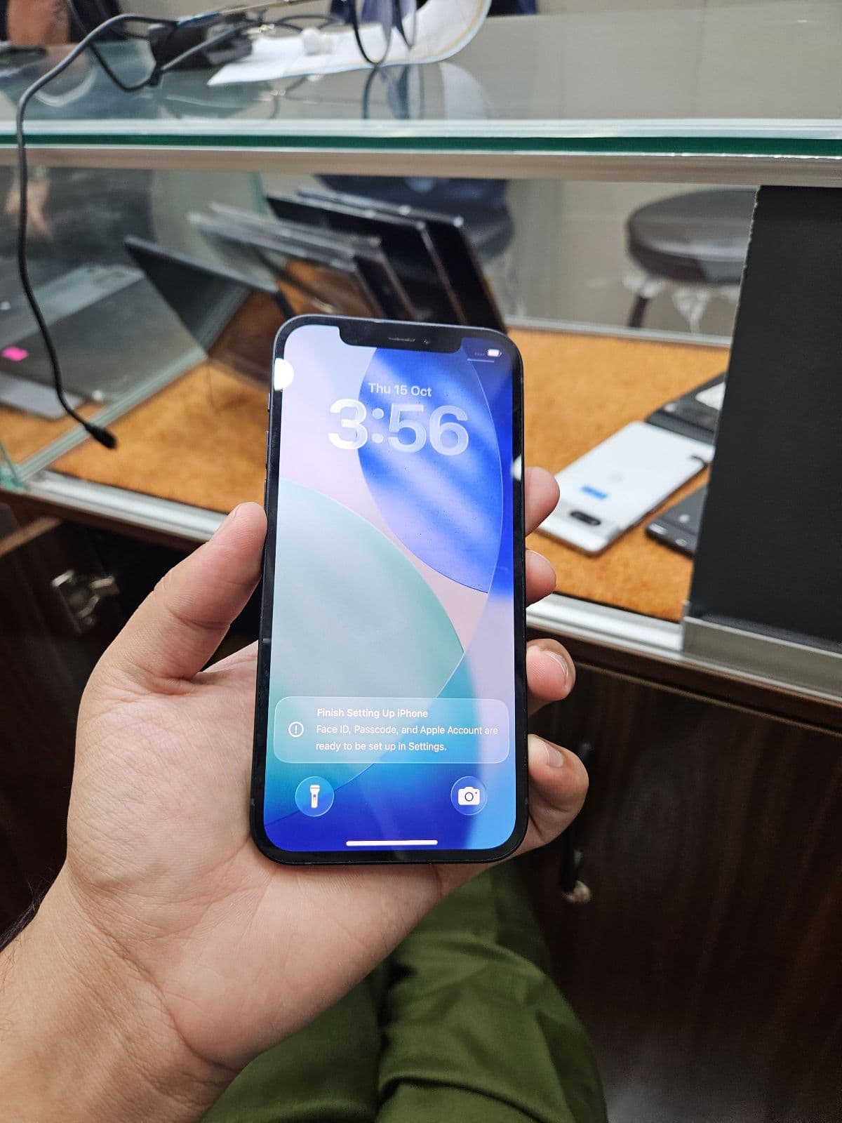Apple iPhone 12 64GB in Black — photo 3
