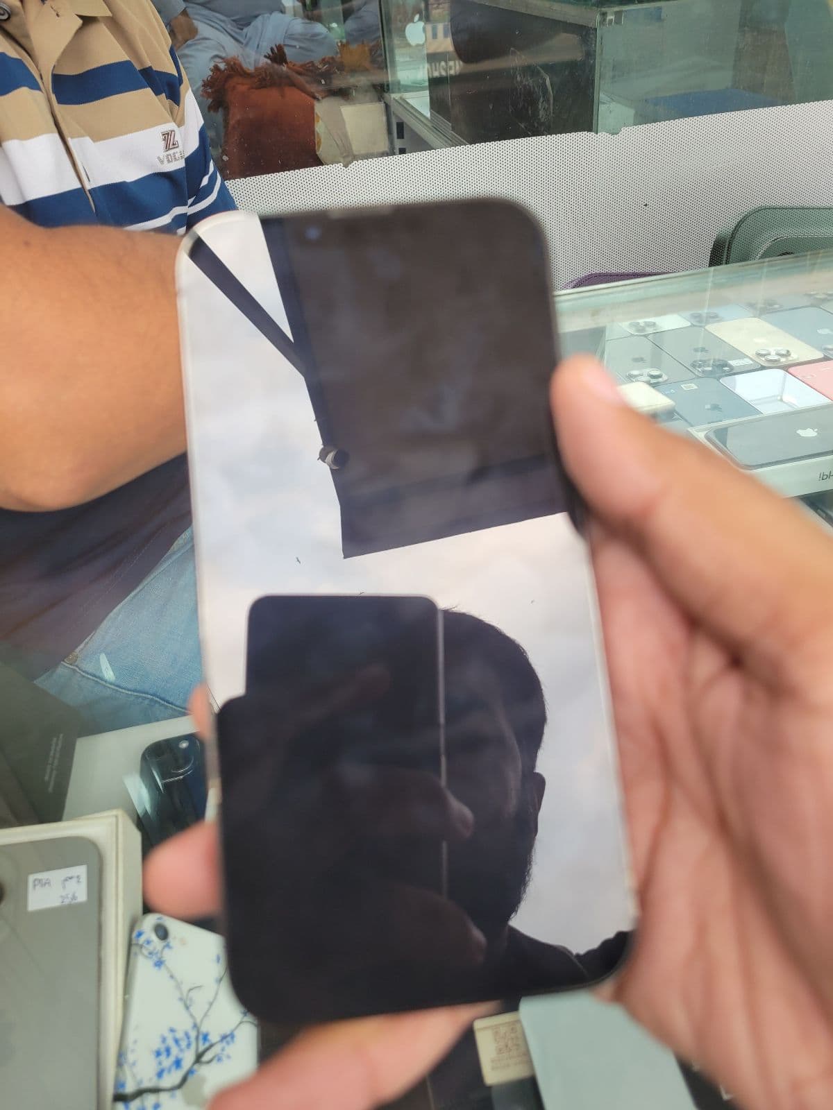 Apple iPhone 13 Pro 128GB in Graphite — photo 2