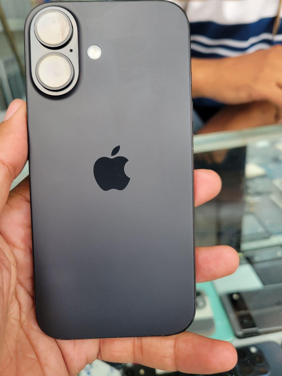 iPhone 16 · 128GB