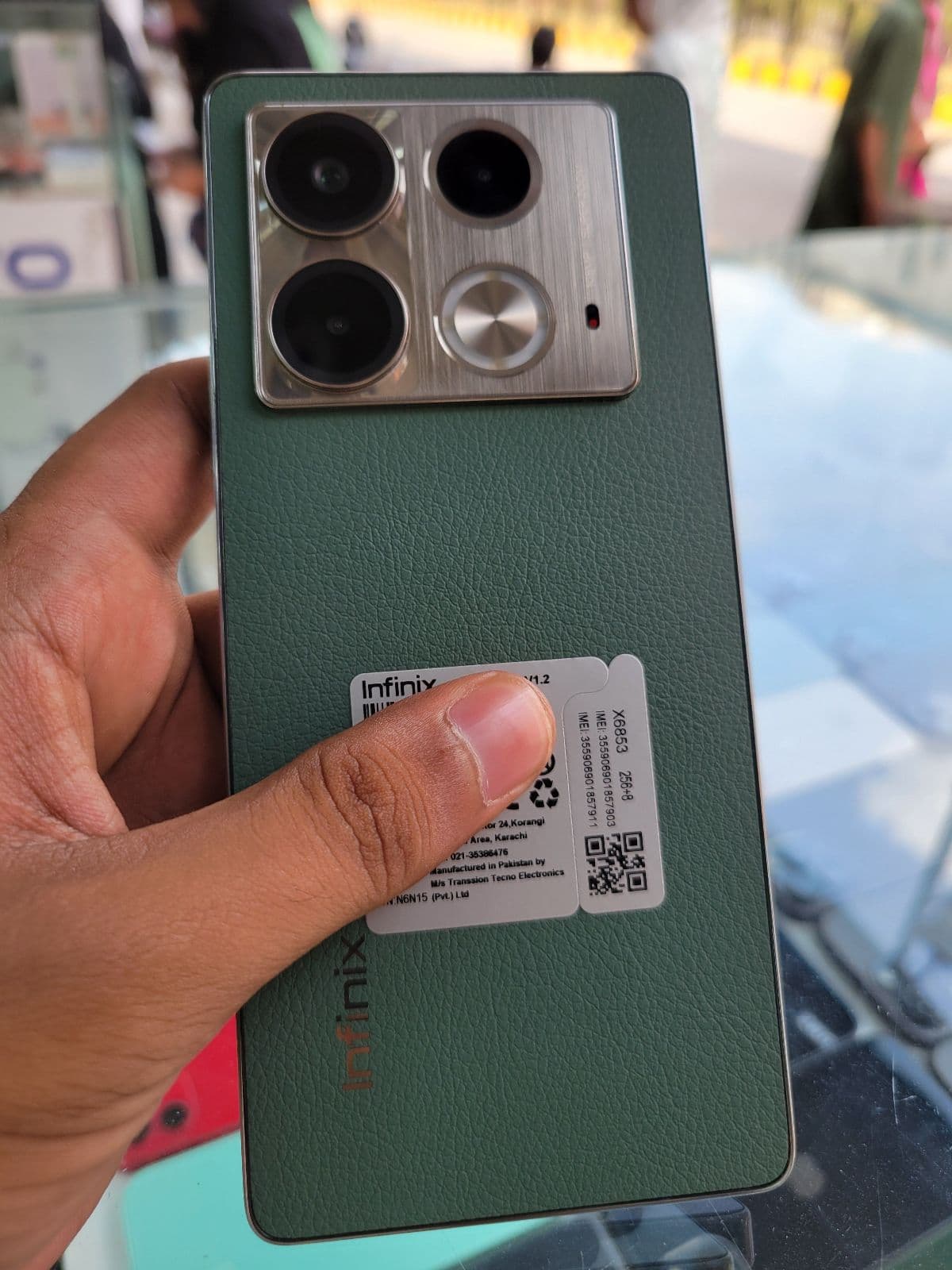 Infinix Note 40 8GB / 256GB in Titan Gold — photo 2
