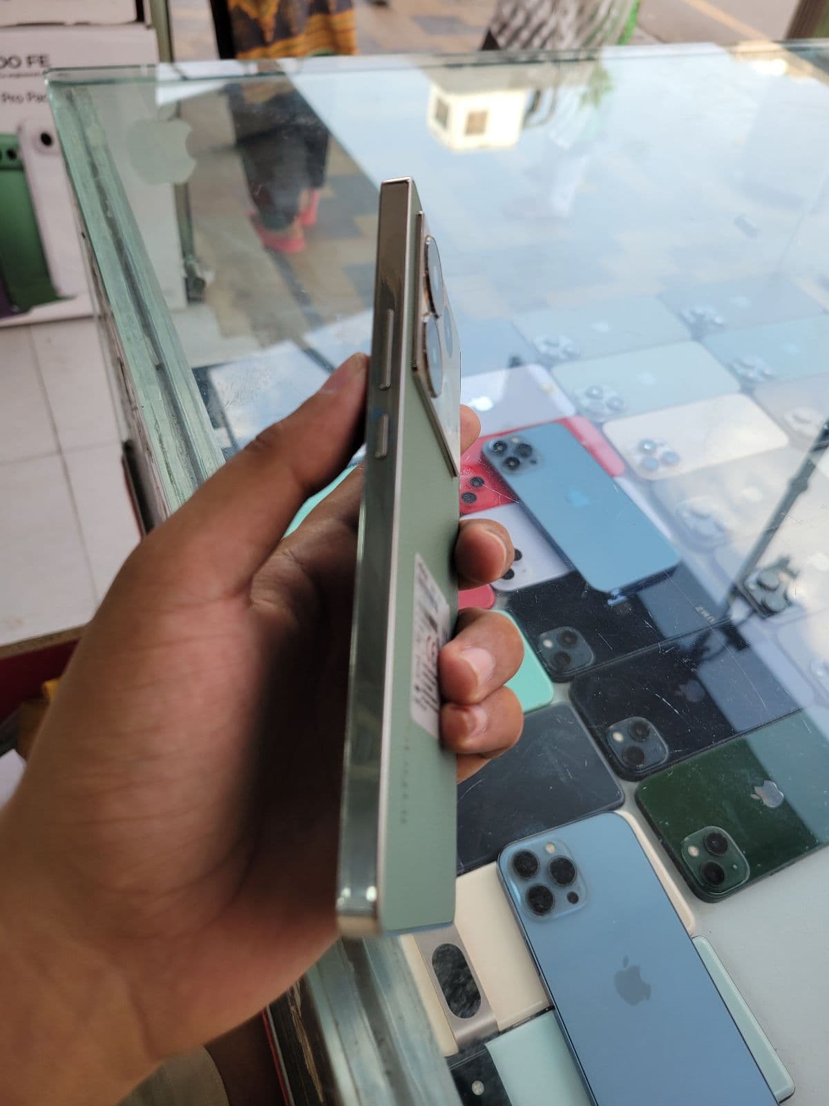 Infinix Note 40 8GB / 256GB in Titan Gold — photo 4