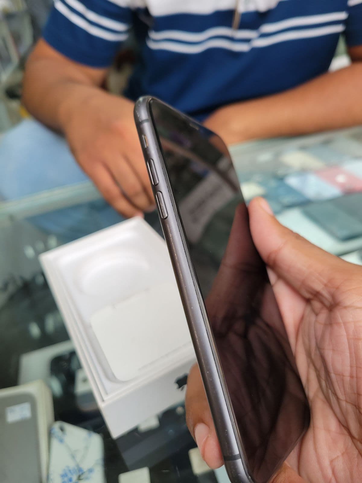 Apple iPhone 11 64GB in Black — photo 3