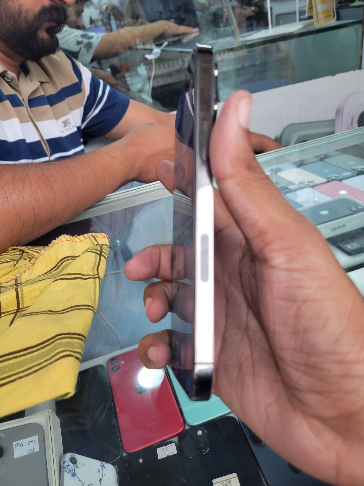 Apple iPhone 13 Pro Max 1TB in Graphite — photo 3
