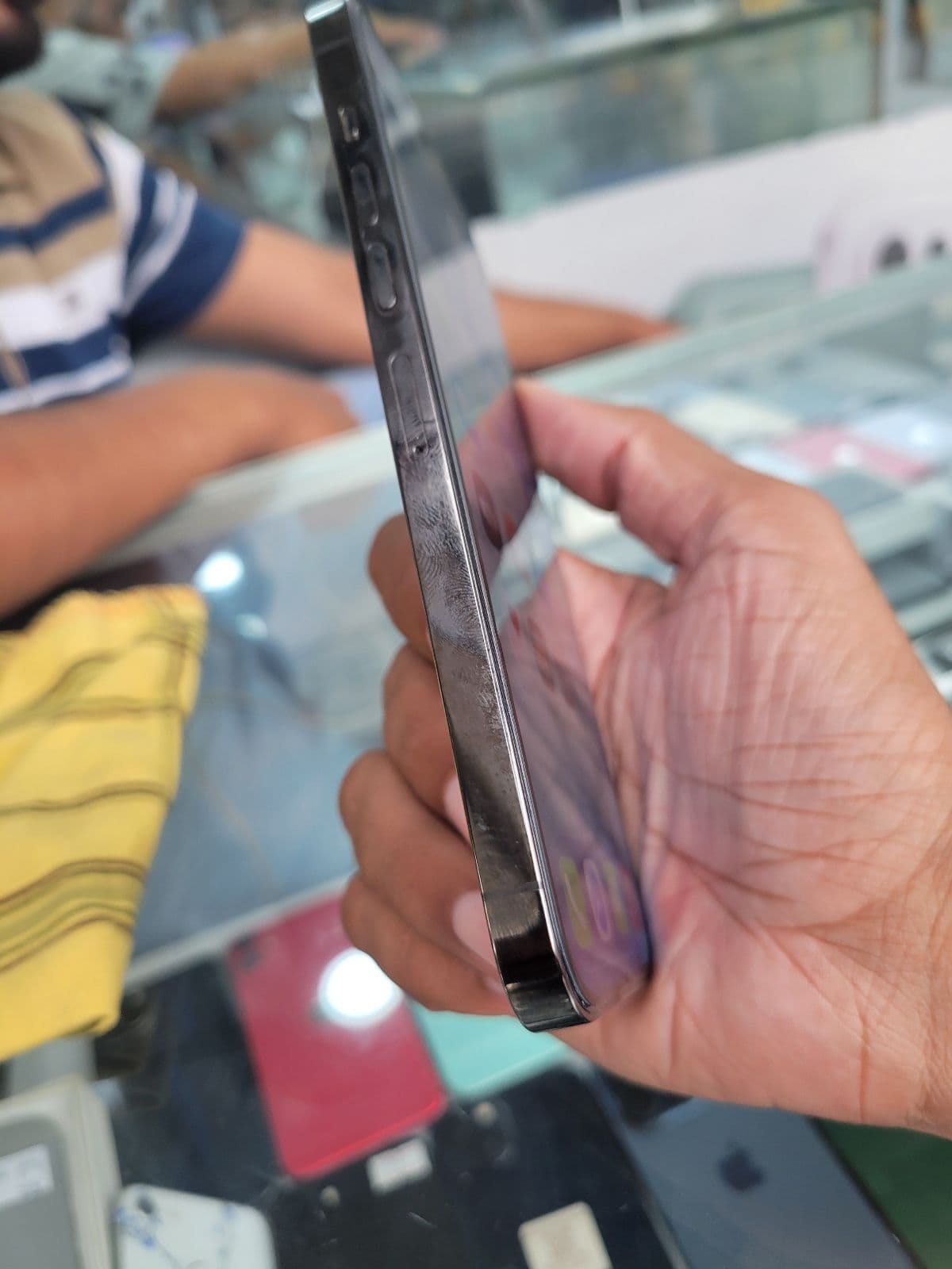 Apple iPhone 13 Pro Max 1TB in Graphite — photo 4
