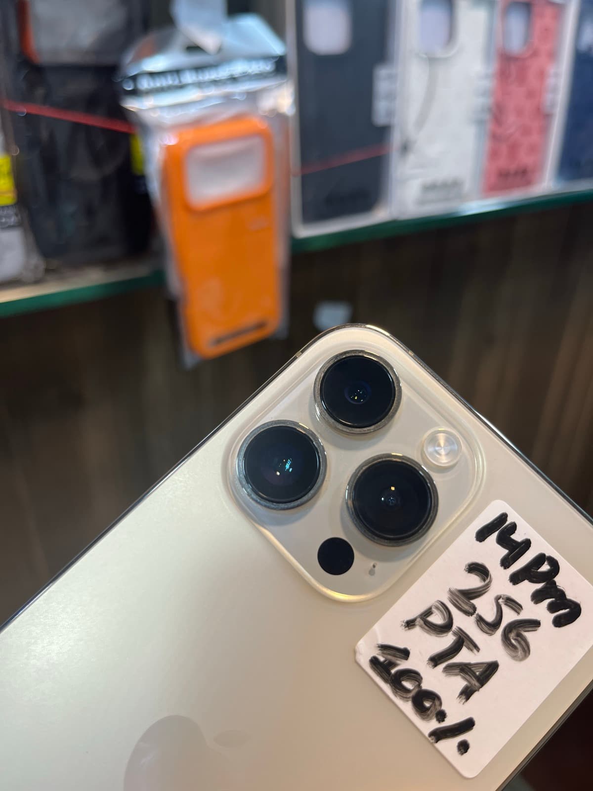 Apple iPhone 14 Pro Max 256GB in Gold — photo 5
