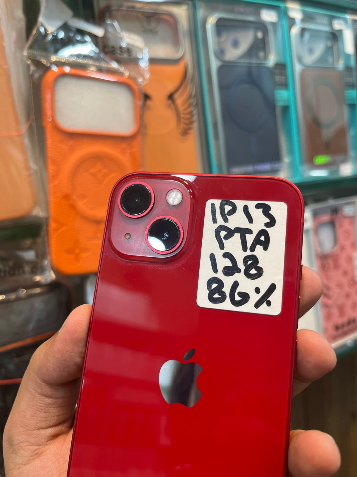 Apple iPhone 13 128GB in (PRODUCT)RED — photo 5