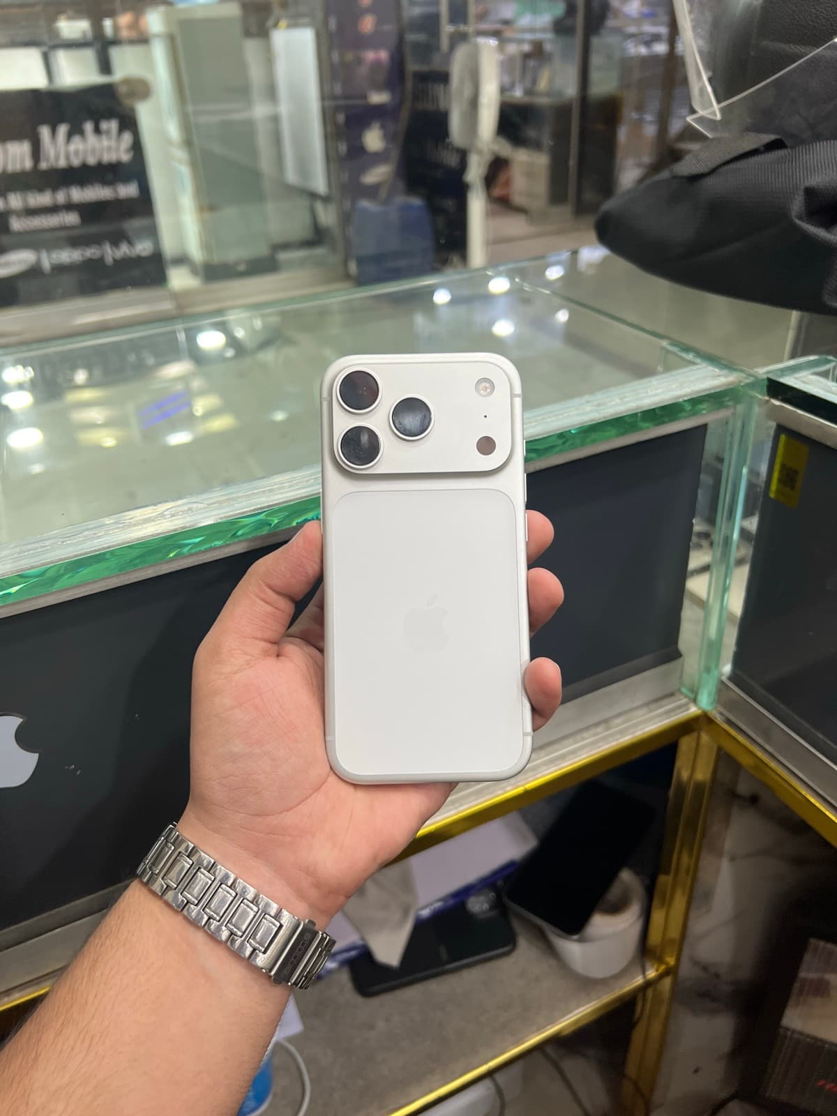 iPhone 17 Pro · 256GB