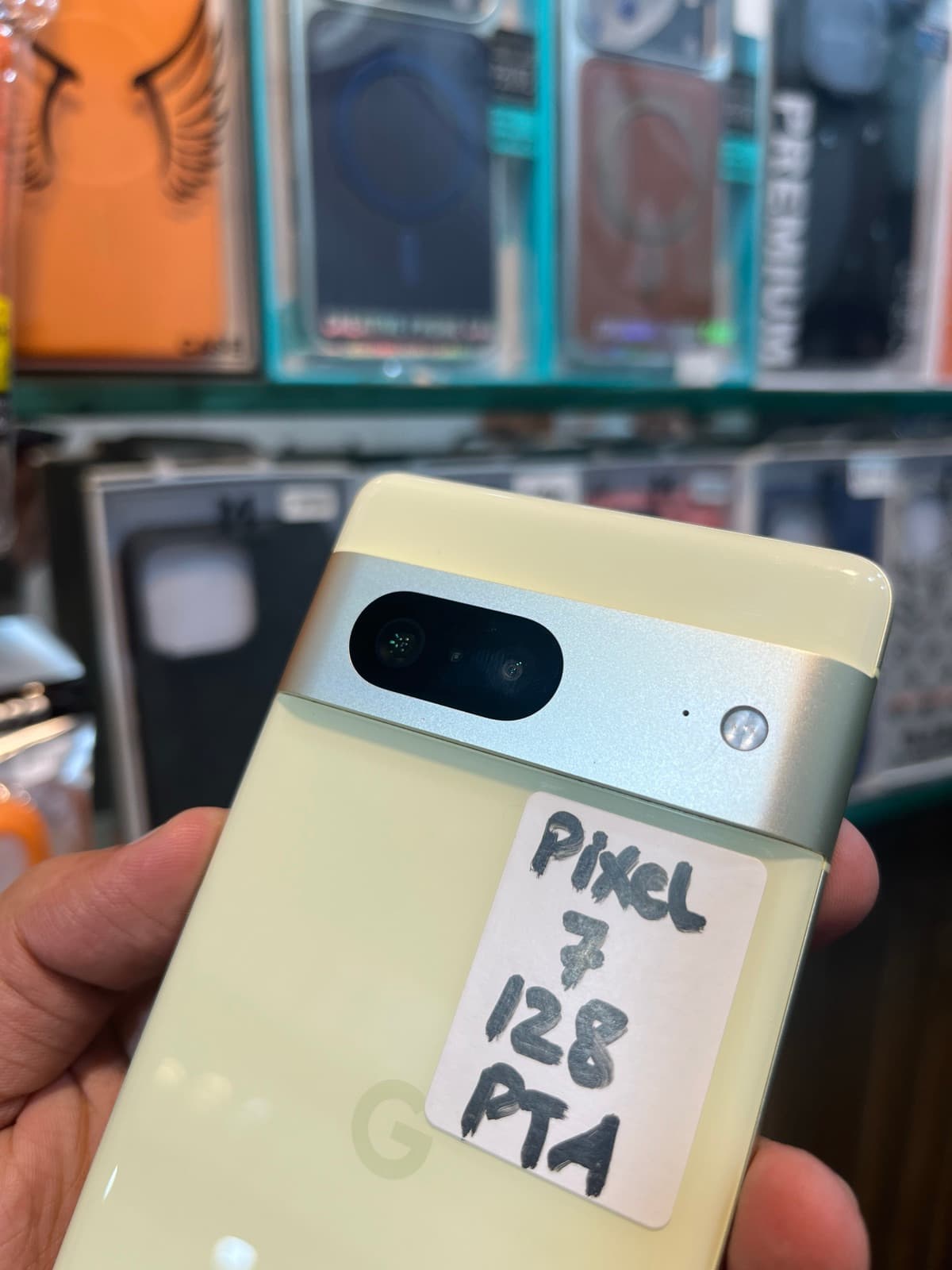 Google Pixel 7 8GB / 128GB in Lemongrass — photo 3