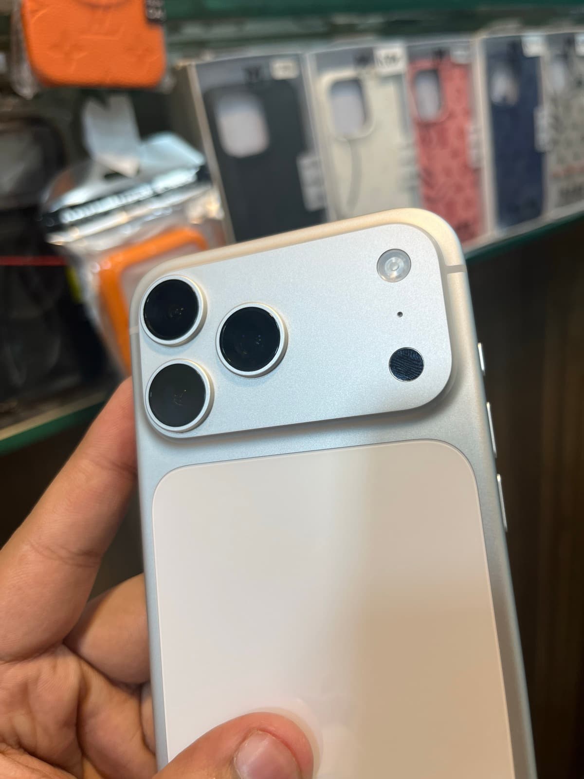 Apple iPhone 17 Pro Max 256GB in Silver — photo 5