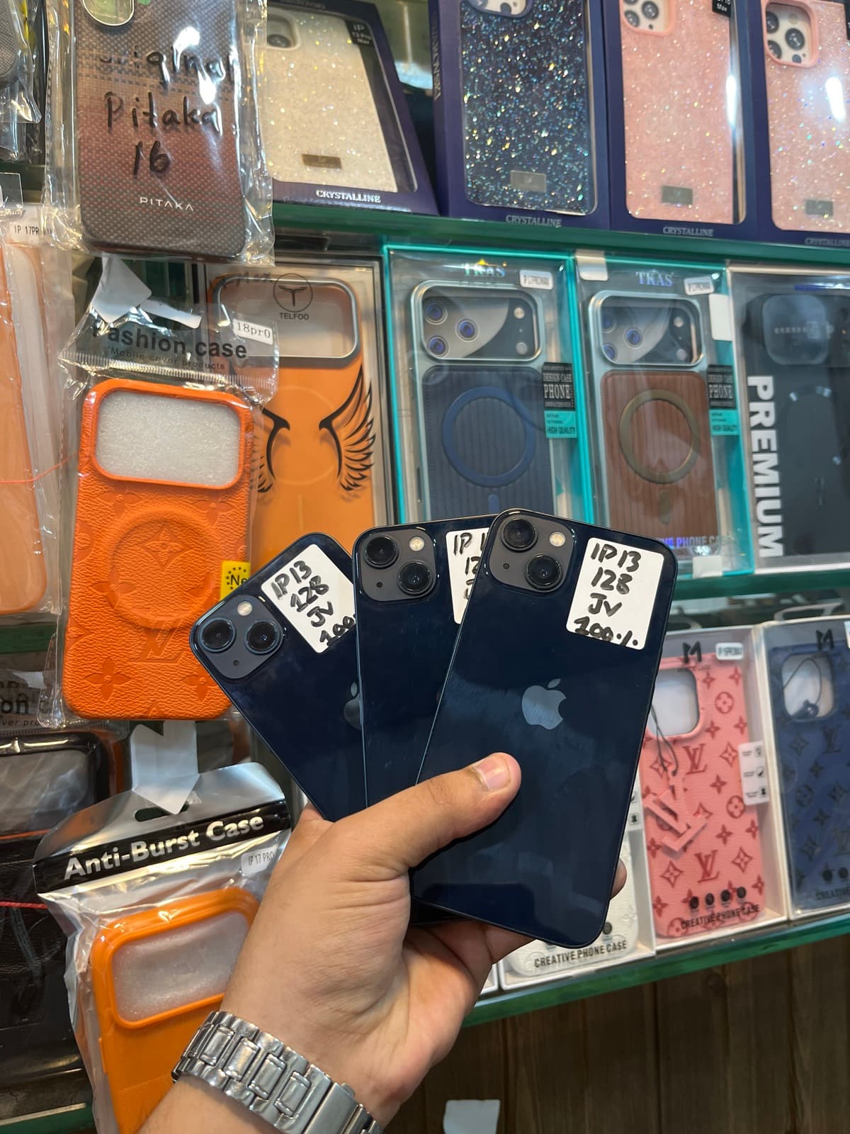 iPhone 13 · 128GB