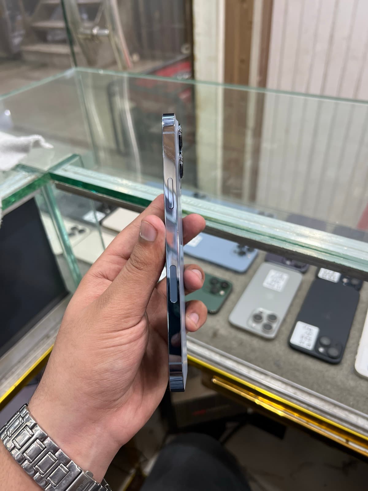 Apple iPhone 13 Pro Max 256GB in Sierra Blue — photo 2