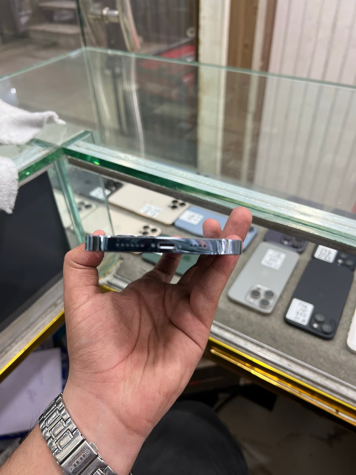 Apple iPhone 13 Pro Max 256GB in Sierra Blue — photo 3