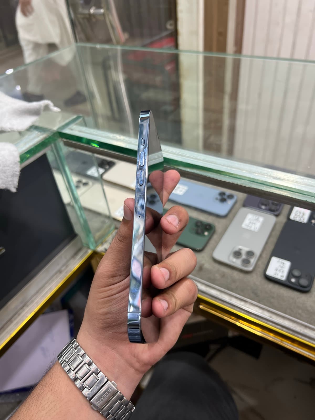 Apple iPhone 13 Pro Max 256GB in Sierra Blue — photo 4