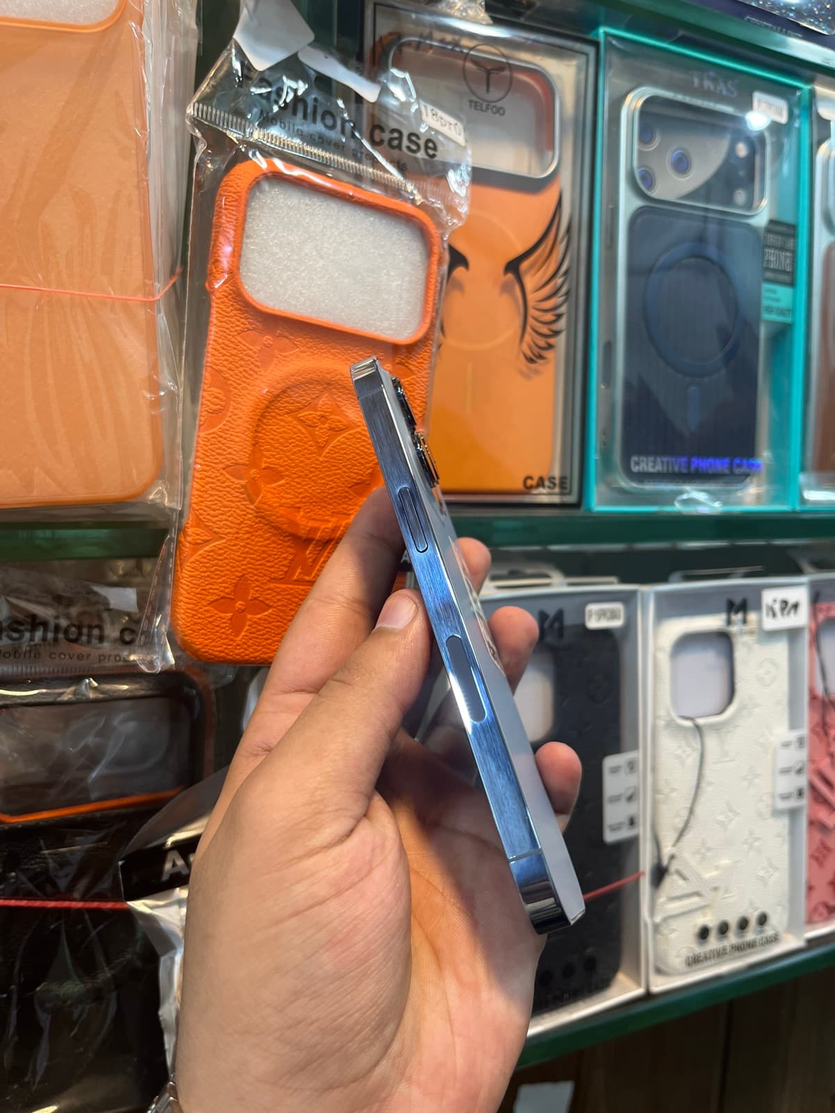 Apple iPhone 13 Pro 1TB in Sierra Blue — photo 2