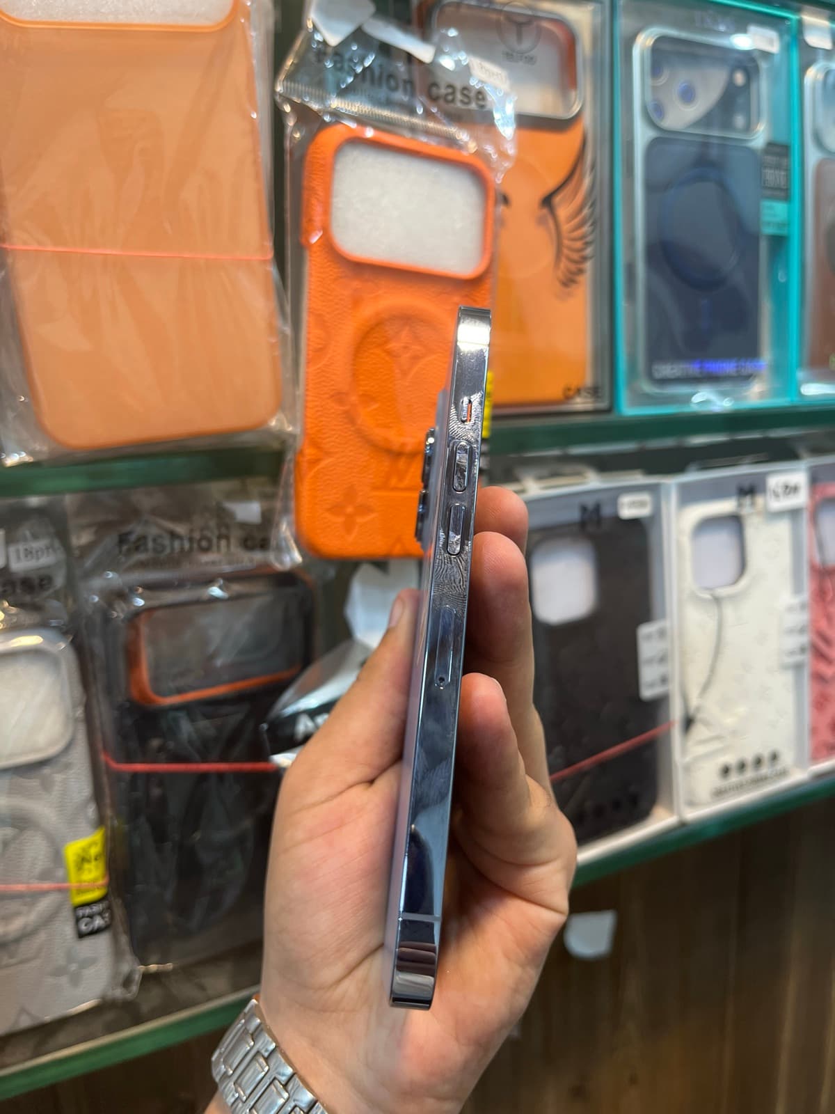 Apple iPhone 13 Pro 1TB in Sierra Blue — photo 4