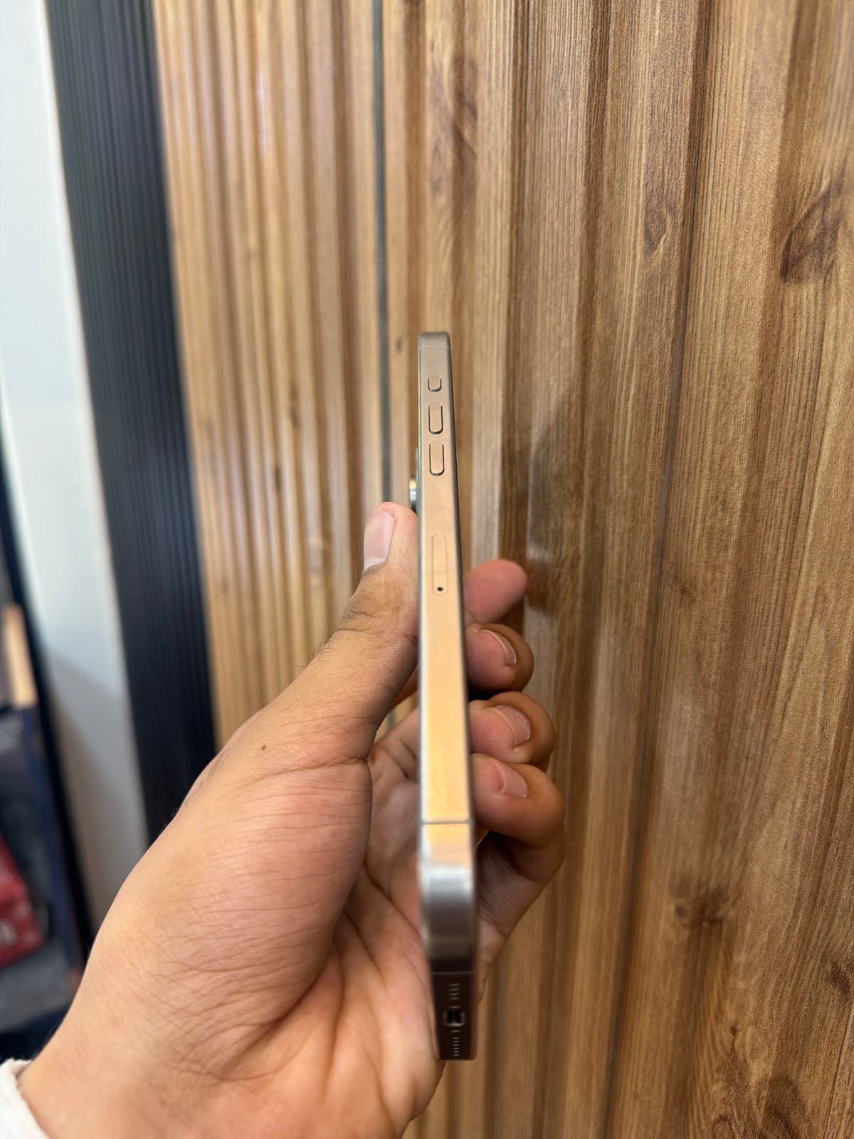 Apple iPhone 15 Pro Max 256GB in Natural Titanium — photo 2