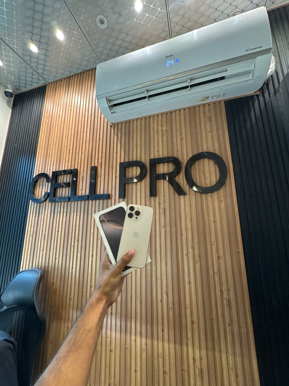 iPhone 16 Pro Max · 256GB