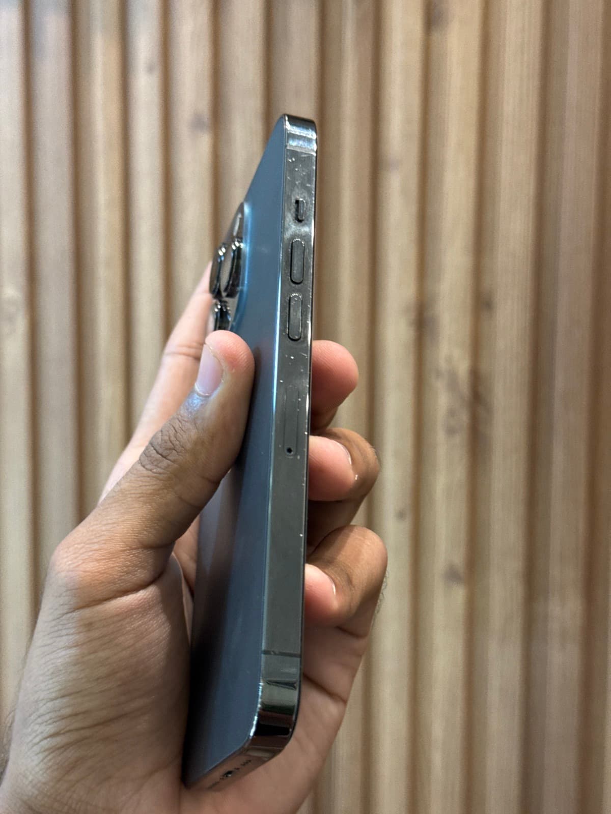 Apple iPhone 13 Pro 128GB in Graphite — photo 4