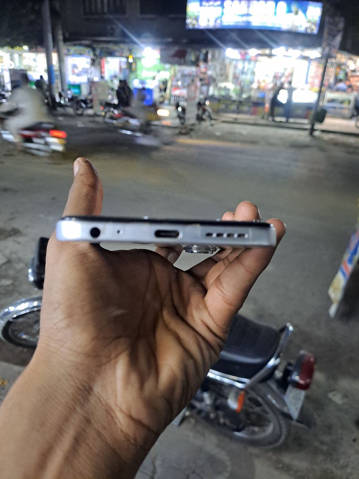 Infinix Hot 60i 6GB / 128GB in Titanium Silver — photo 4