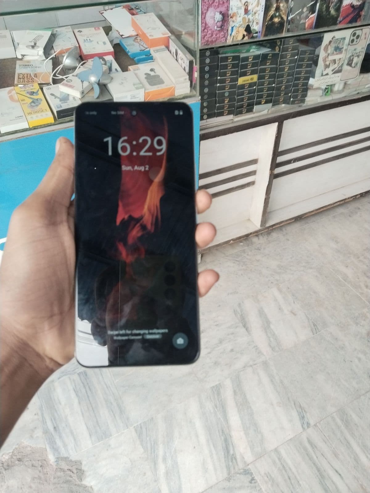 Realme C71 6GB / 128GB in White Swan — photo 2