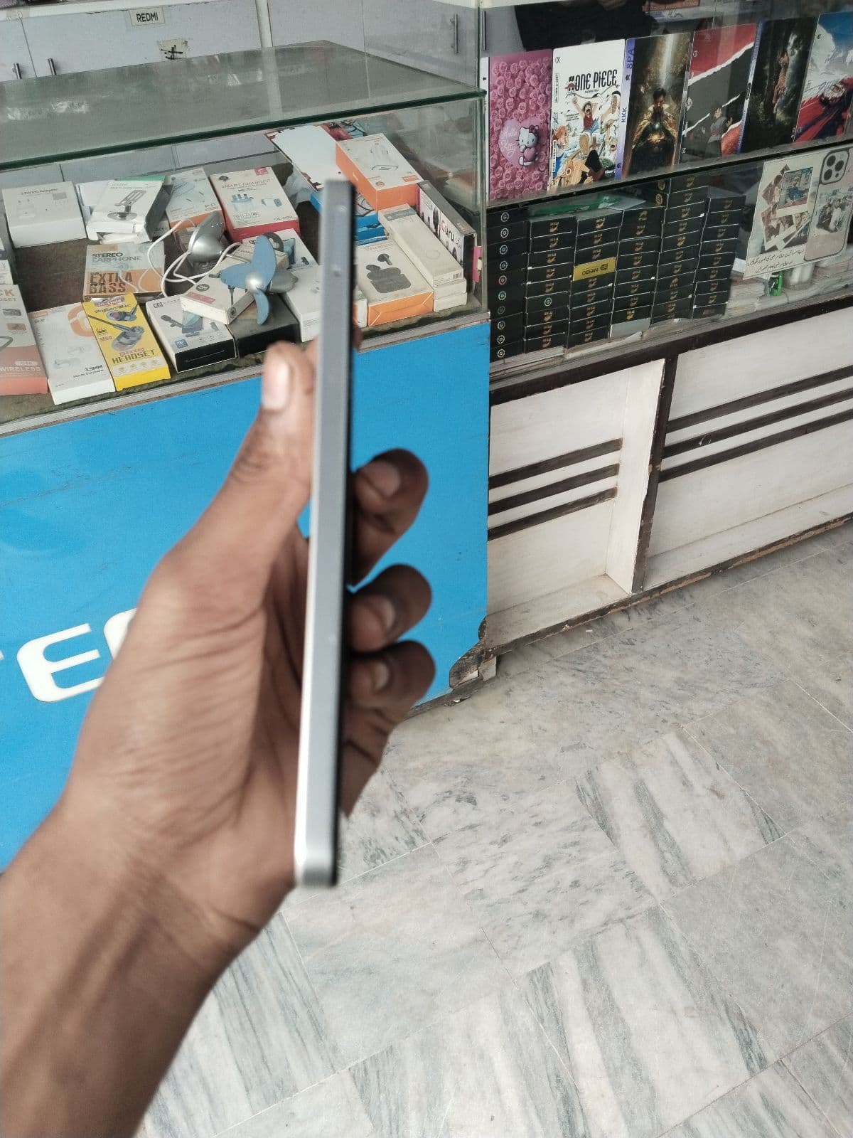 Realme C71 6GB / 128GB in White Swan — photo 4