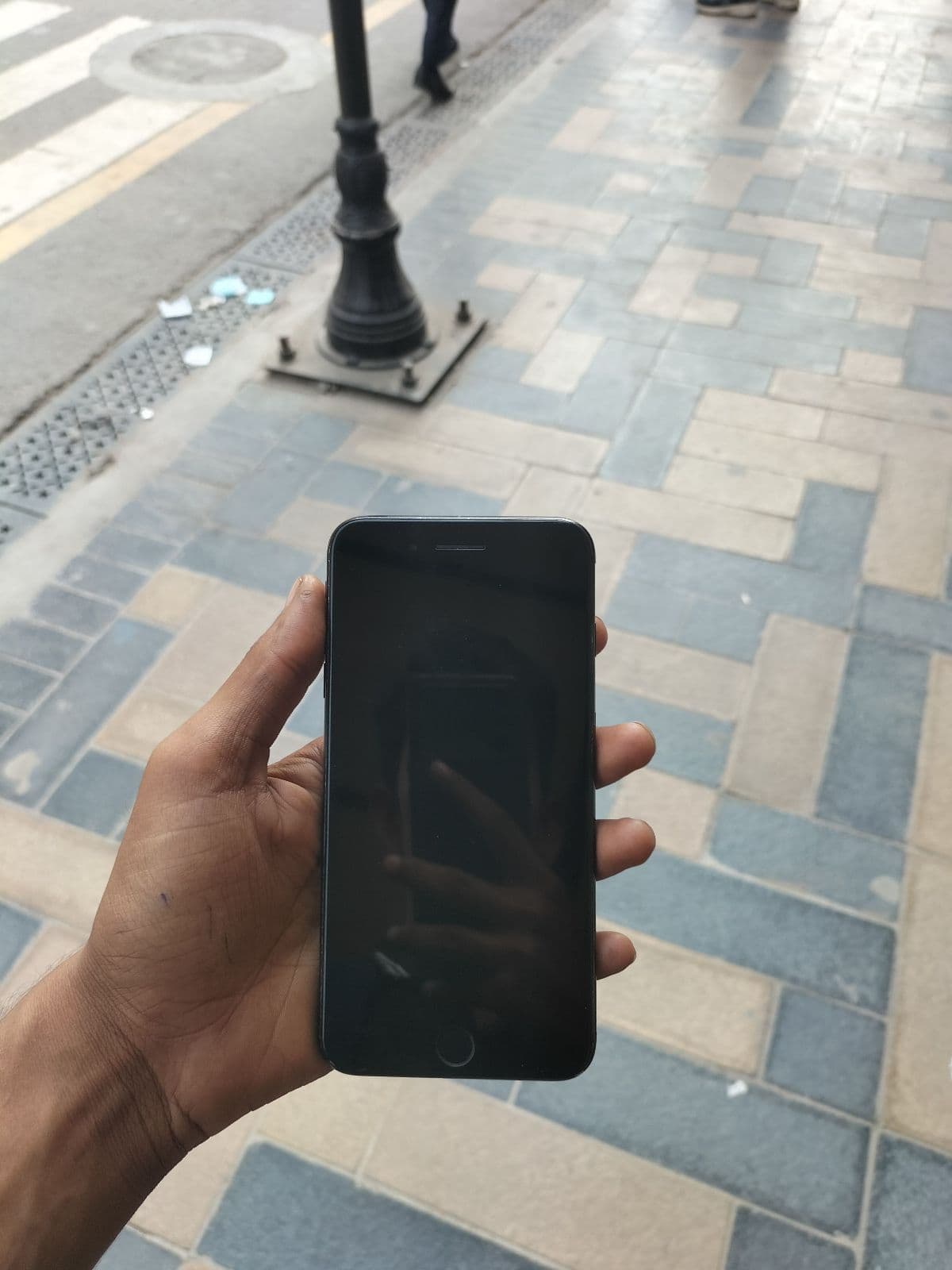 Apple iPhone 7 Plus 128GB in Jet Black — photo 2