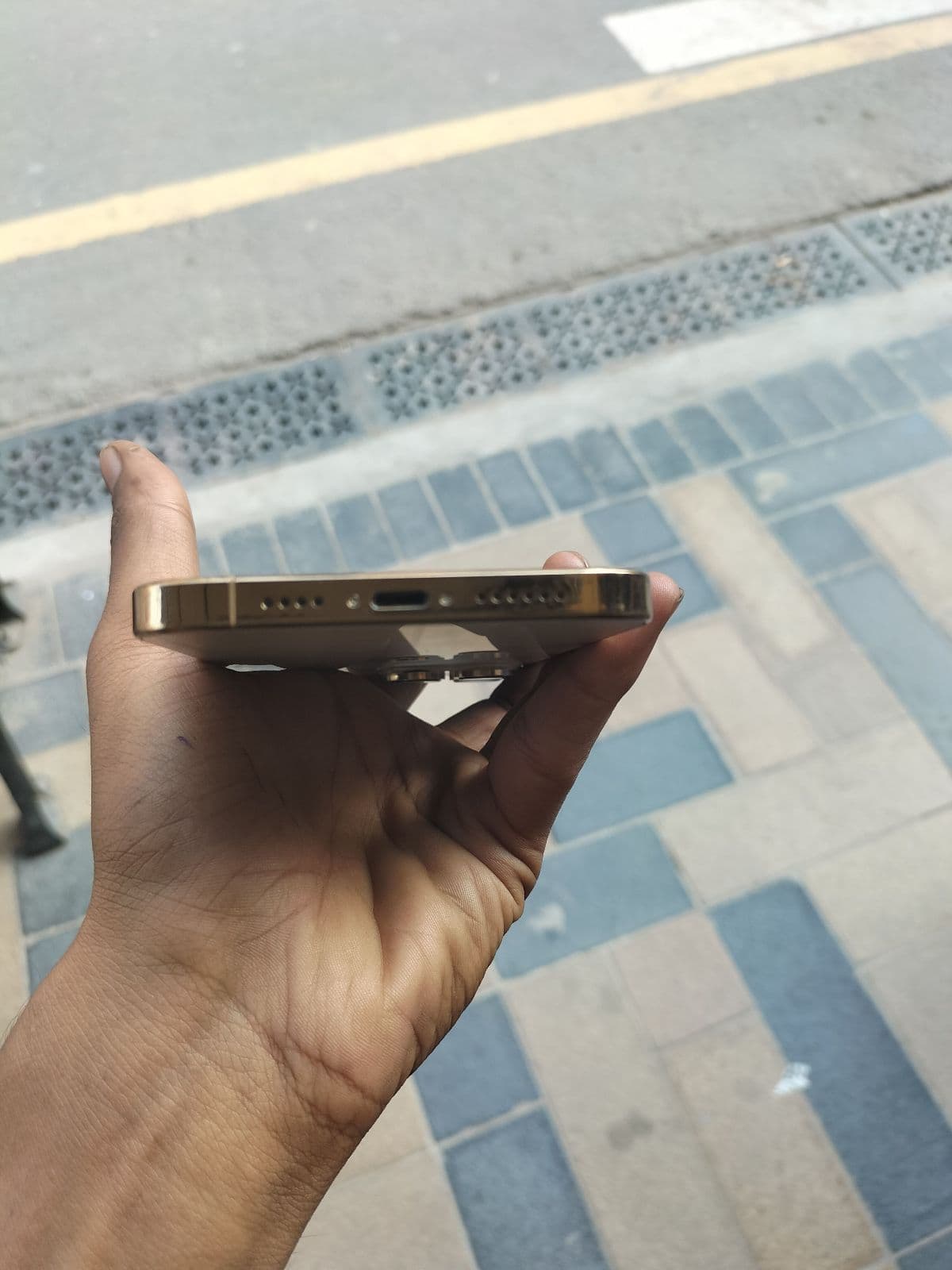 Apple iPhone 14 Pro 256GB in Gold — photo 3