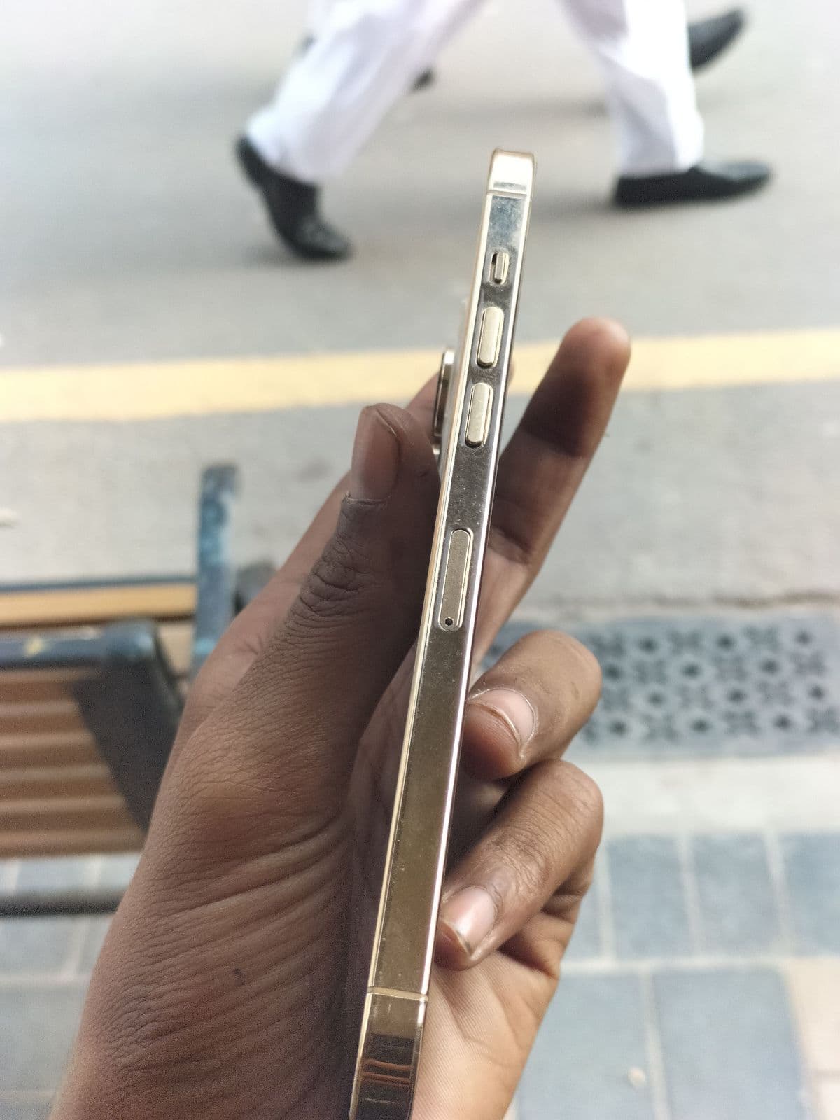 Apple iPhone 14 Pro 256GB in Gold — photo 4
