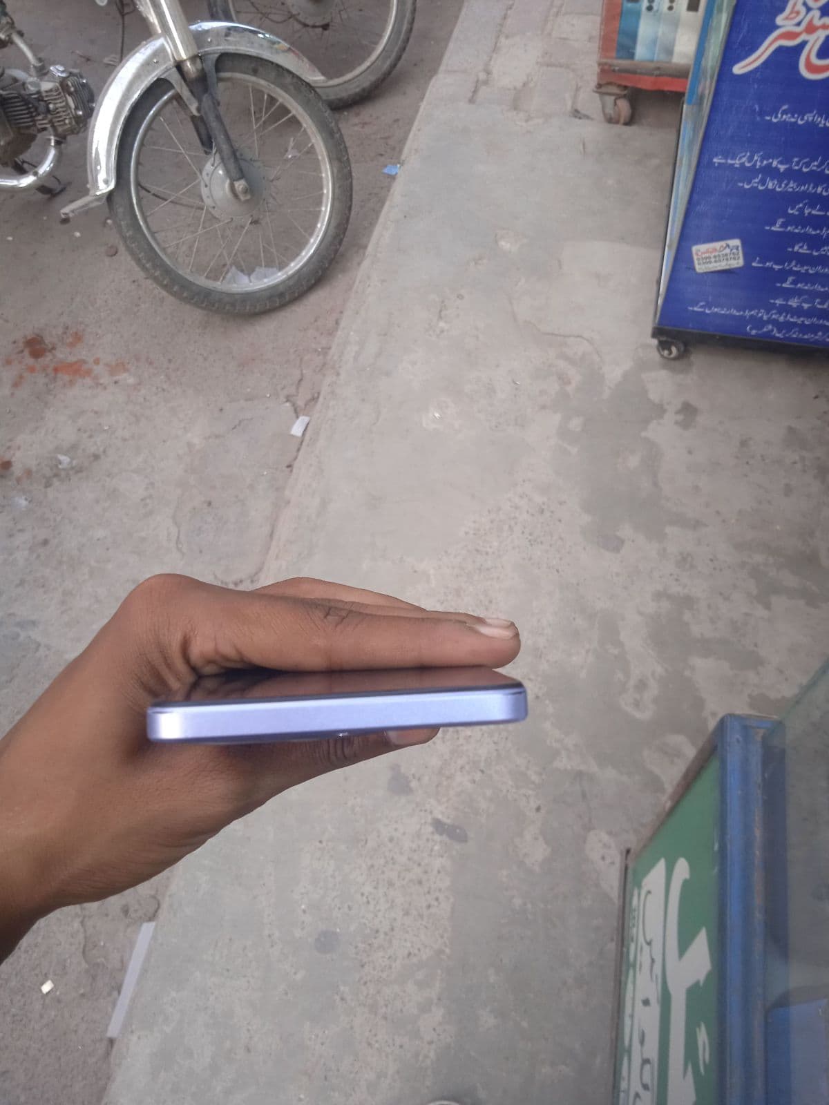 Oppo A5i 4GB / 64GB in Titanium Purple — photo 4