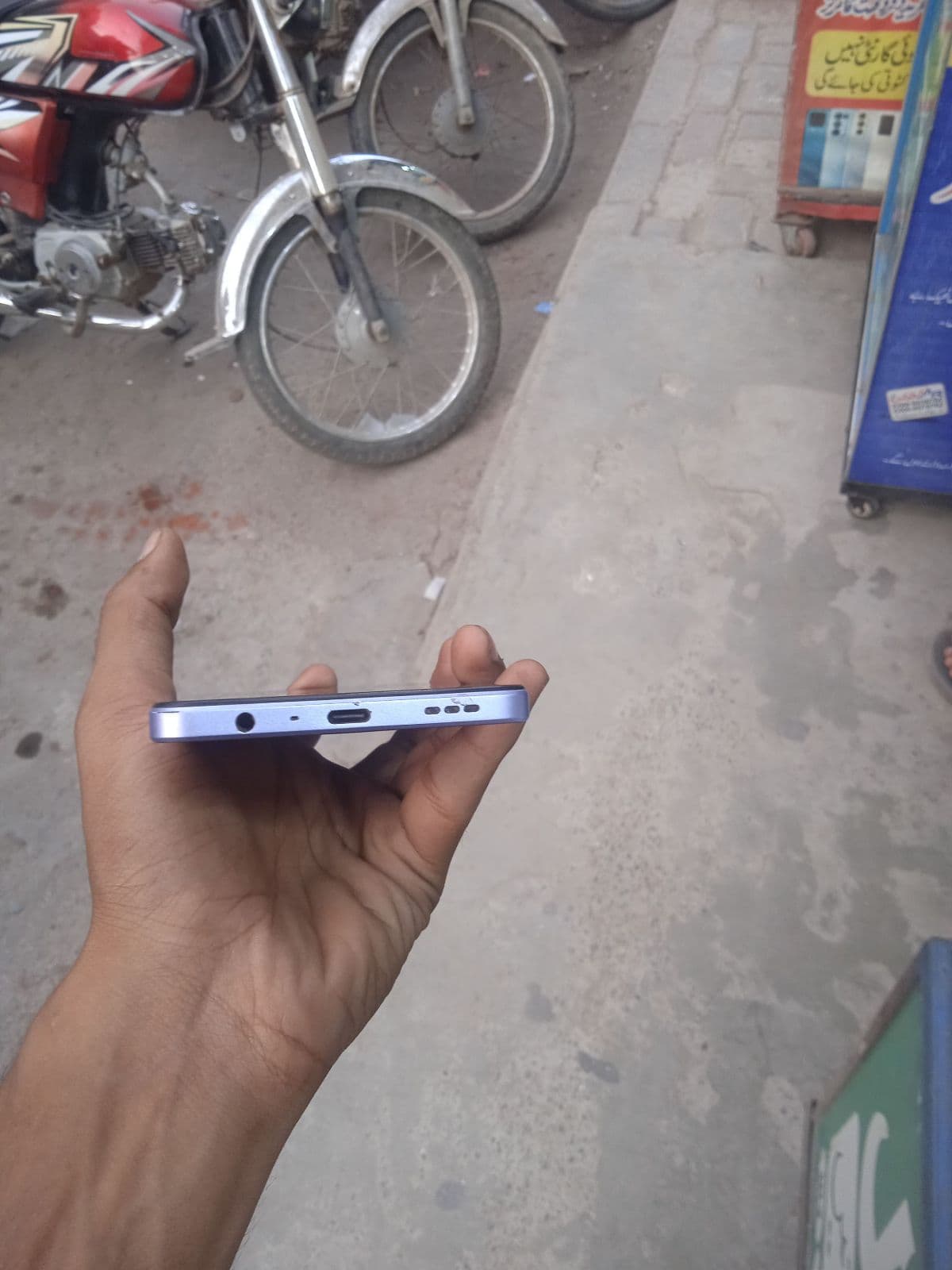 Oppo A5i 4GB / 64GB in Titanium Purple — photo 5