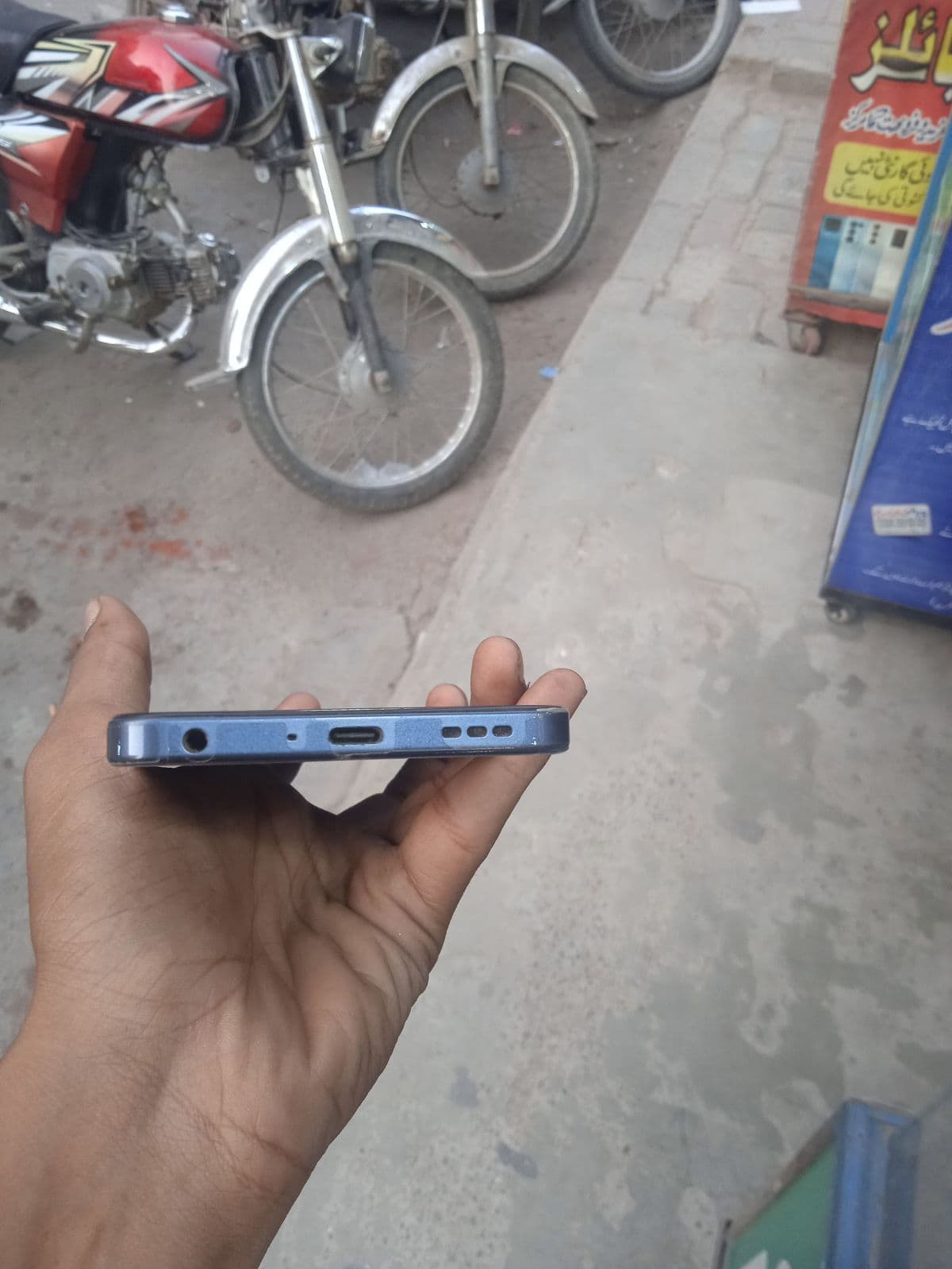 Oppo A5x 4GB / 64GB in Midnight Blue — photo 3
