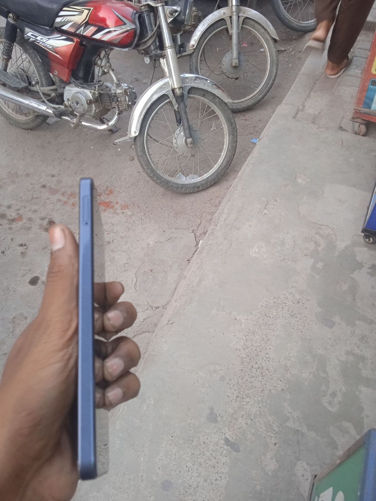 Oppo A5x 4GB / 64GB in Midnight Blue — photo 4