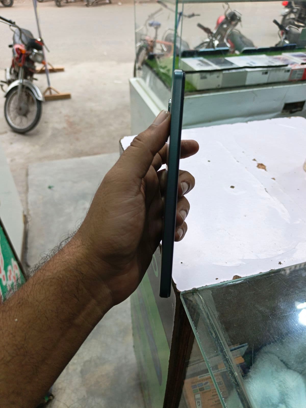 Vivo Y17s 4GB / 128GB in Forest Green — photo 3