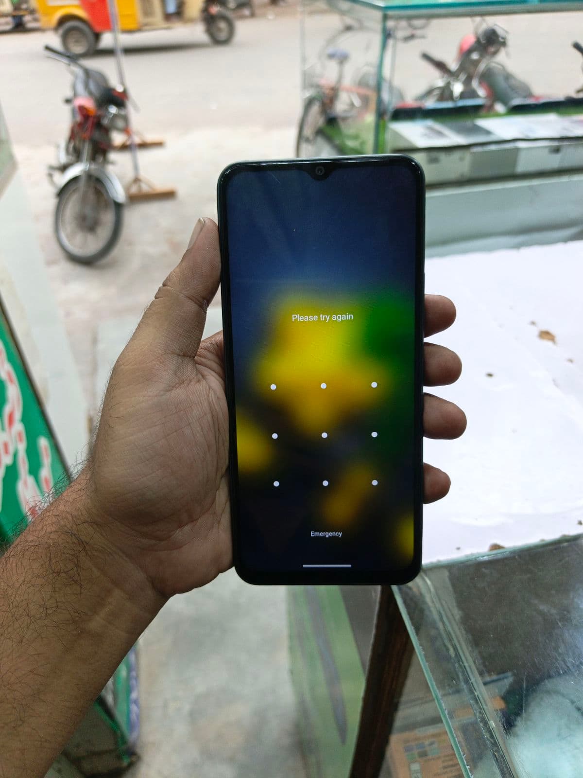 Vivo Y17s 4GB / 128GB in Forest Green — photo 2