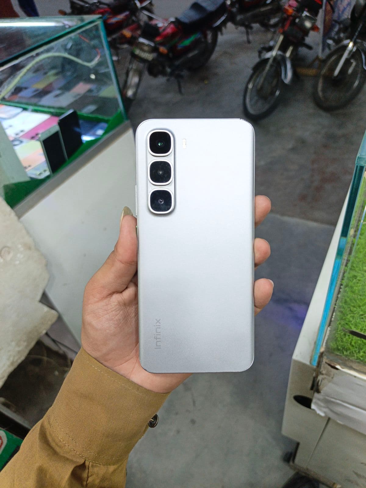 Infinix Hot 60 Pro+ 8GB / 256GB in Titanium Grey — photo 1