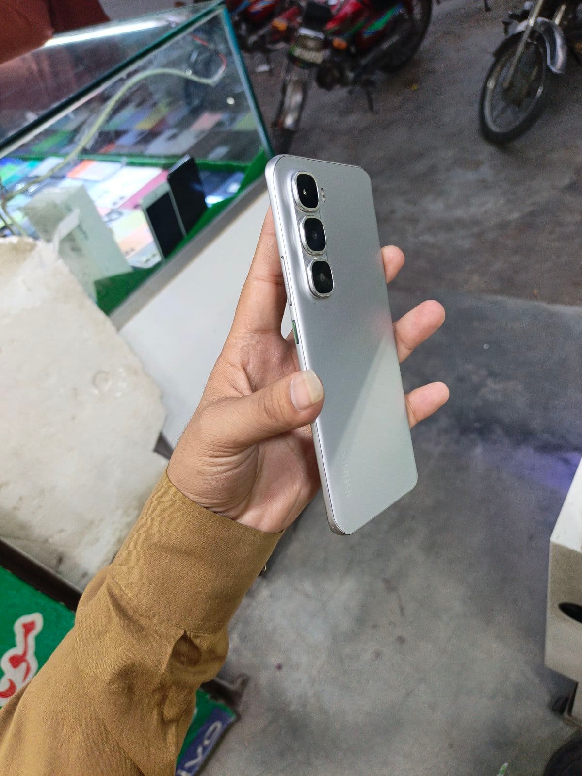 Infinix Hot 60 Pro+ 8GB / 256GB in Titanium Grey — photo 2