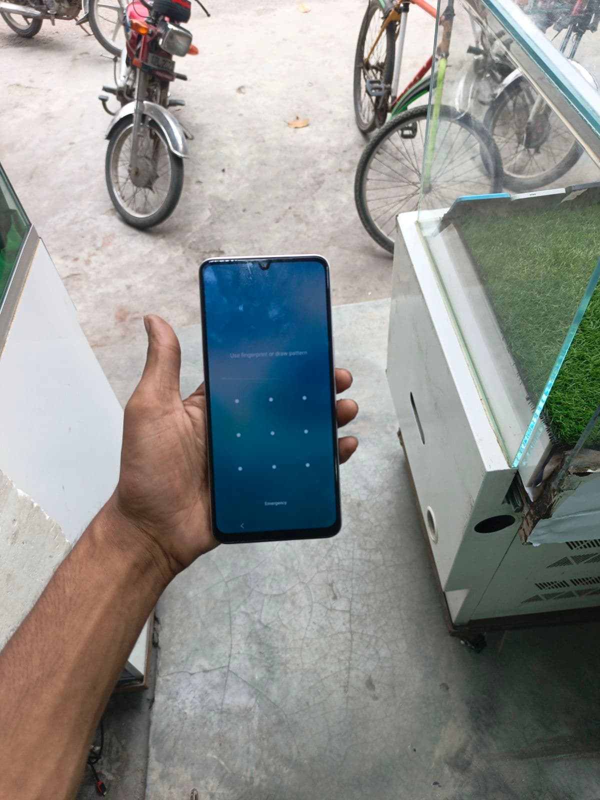 Vivo Y04 4GB / 64GB in Titanium Gold — photo 3