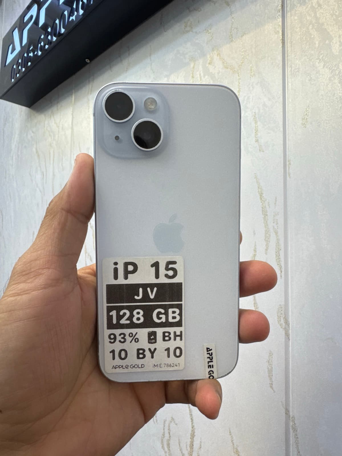 iPhone 15 · 128GB
