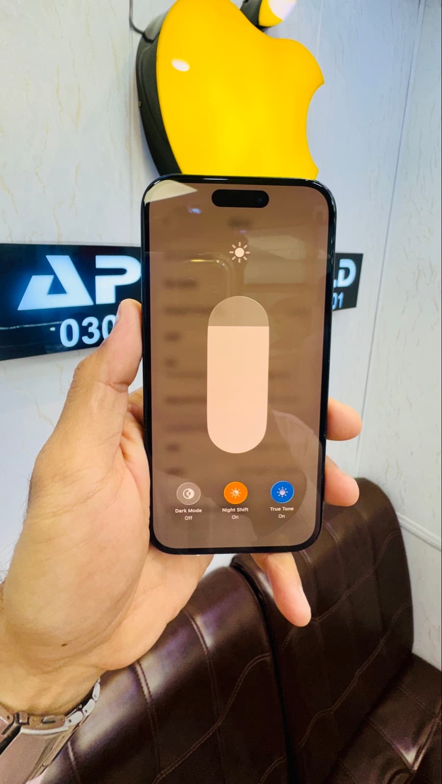 Apple iPhone 15 128GB in Black — photo 3