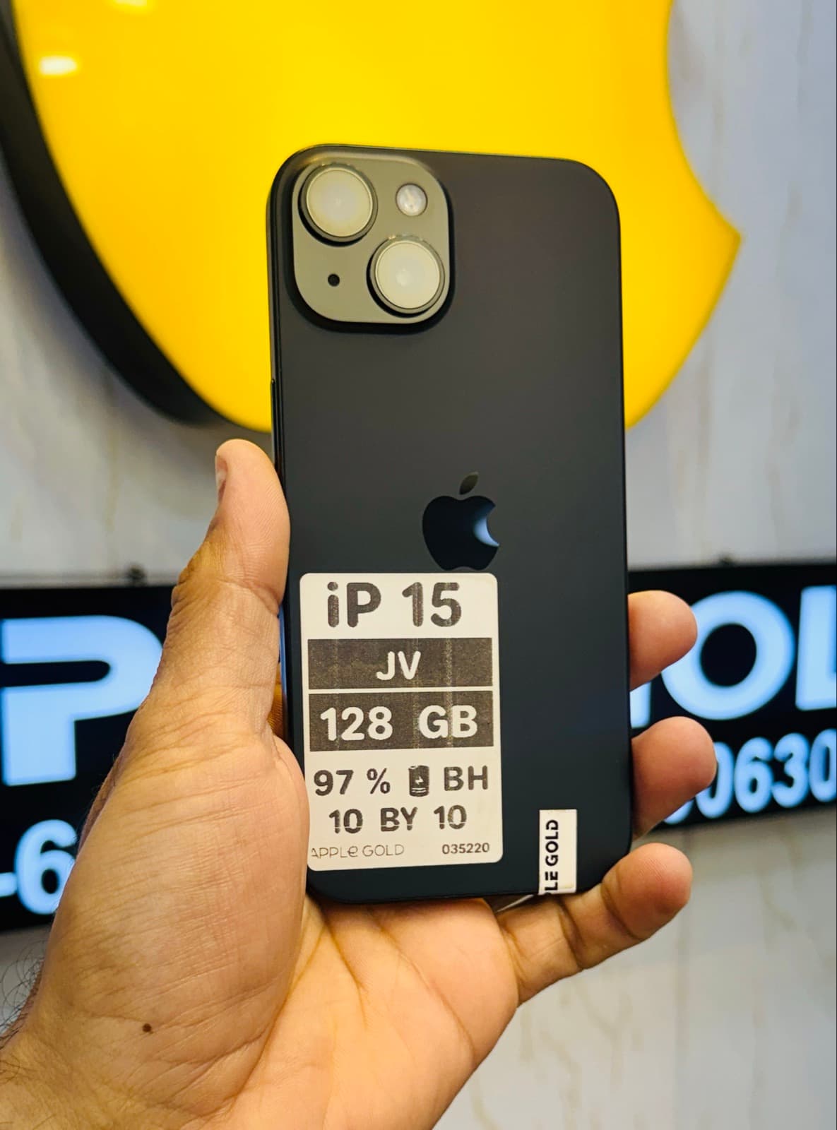 iPhone 15 · 128GB