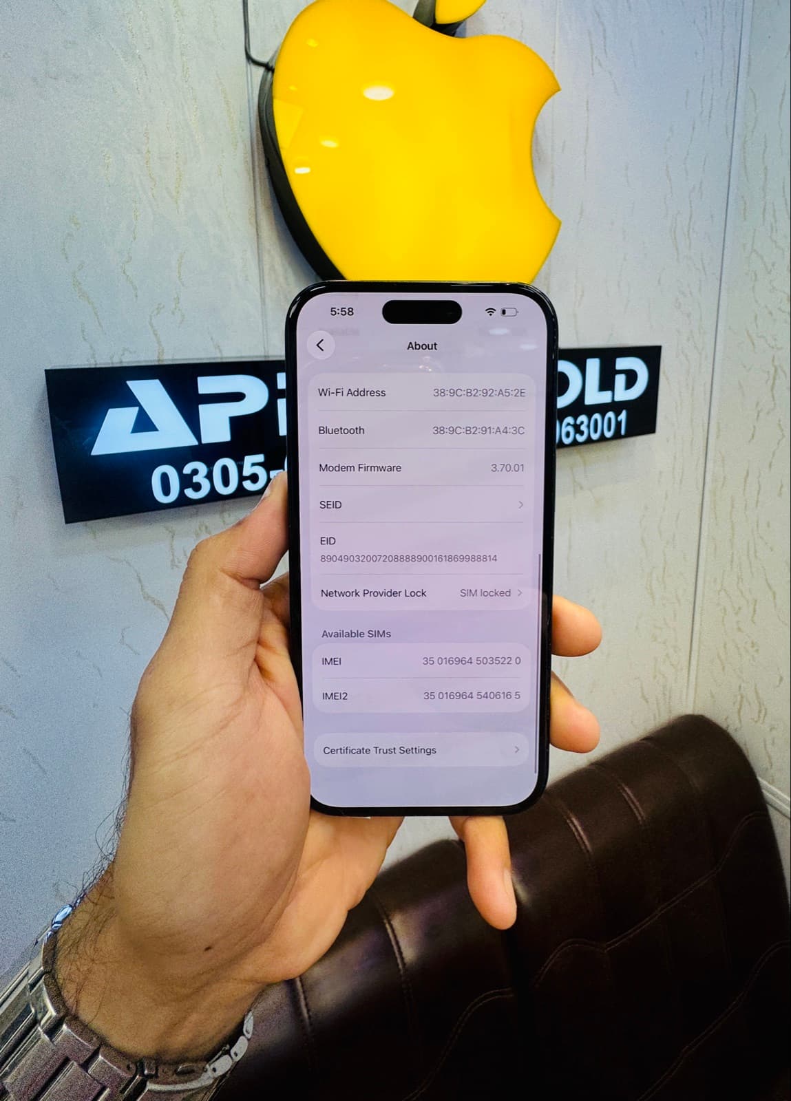 Apple iPhone 15 128GB in Black — photo 4