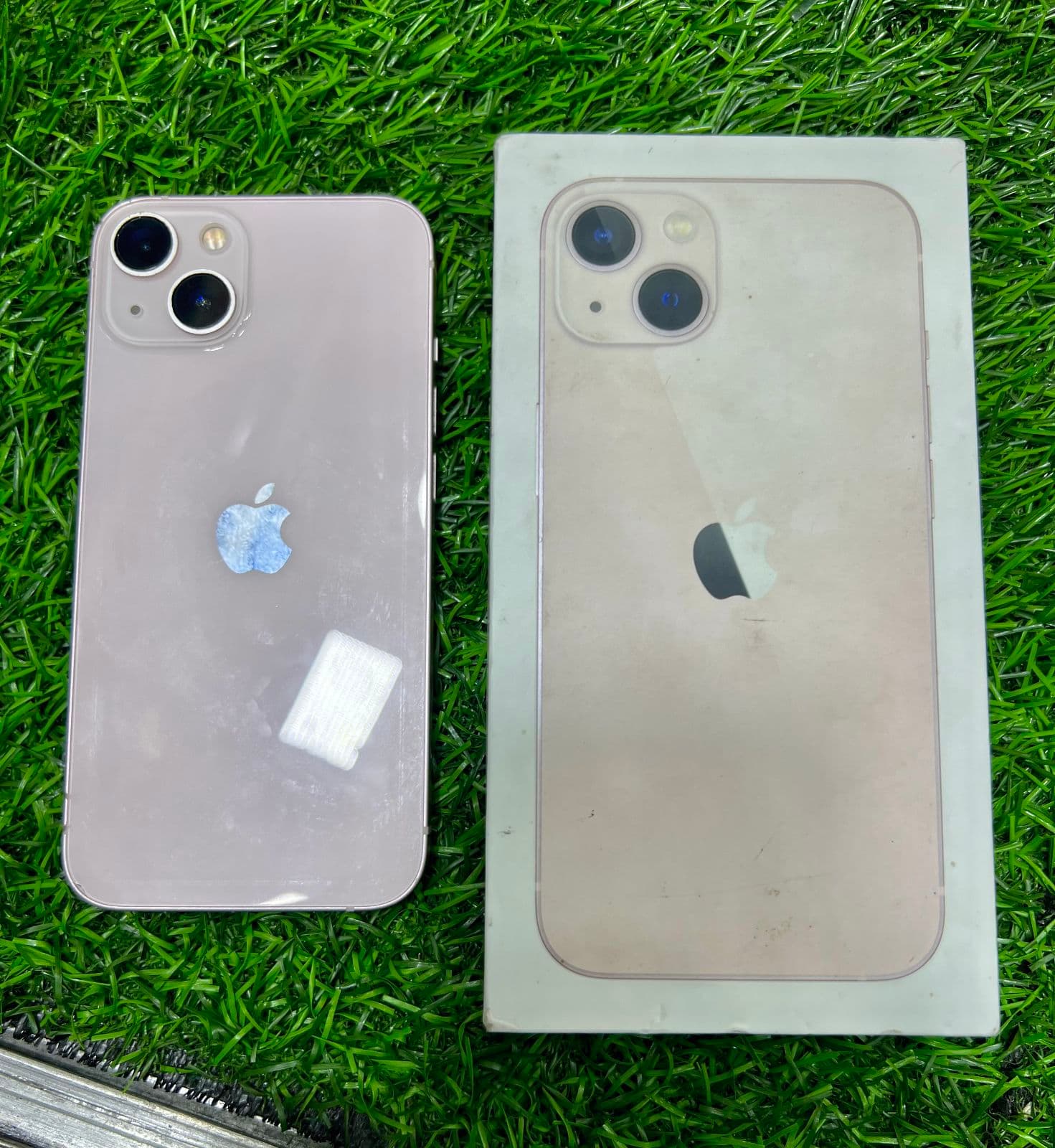 Apple iPhone 13 128GB in Pink — photo 1