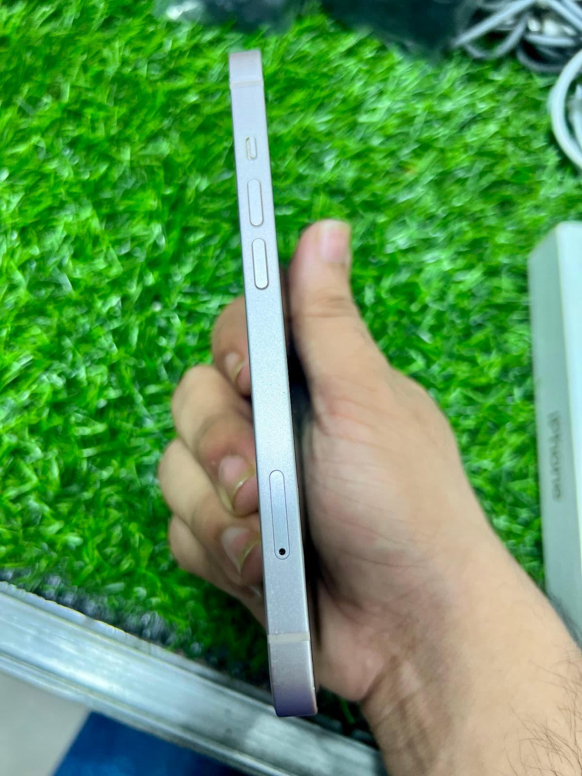 Apple iPhone 13 128GB in Pink — photo 4