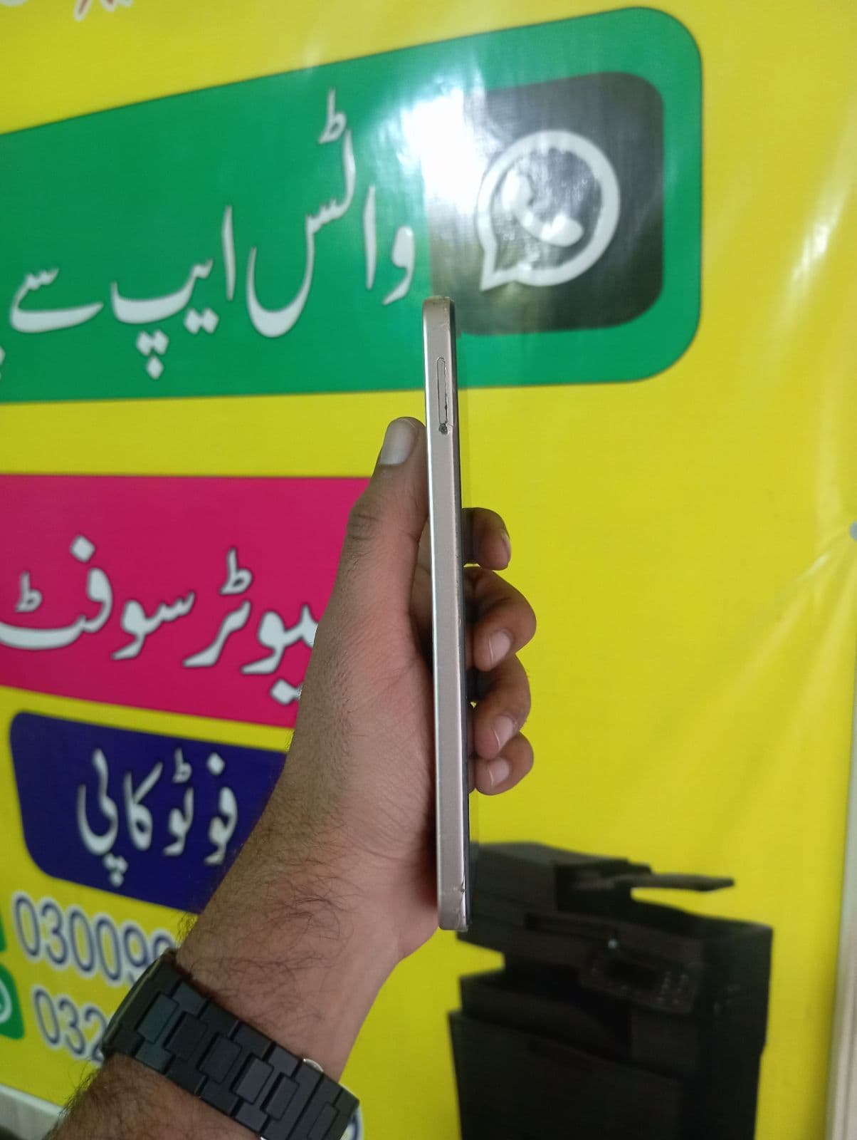Infinix Smart 10 4GB / 64GB in Twilight Gold — photo 3