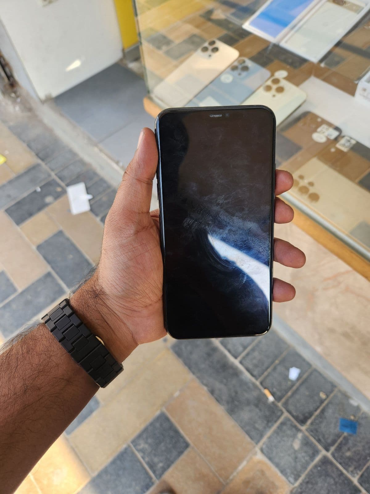 Apple iPhone 11 Pro Max 64GB in Midnight Green — photo 2