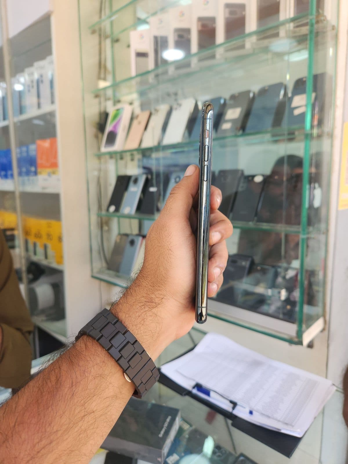 Apple iPhone 11 Pro Max 64GB in Midnight Green — photo 3