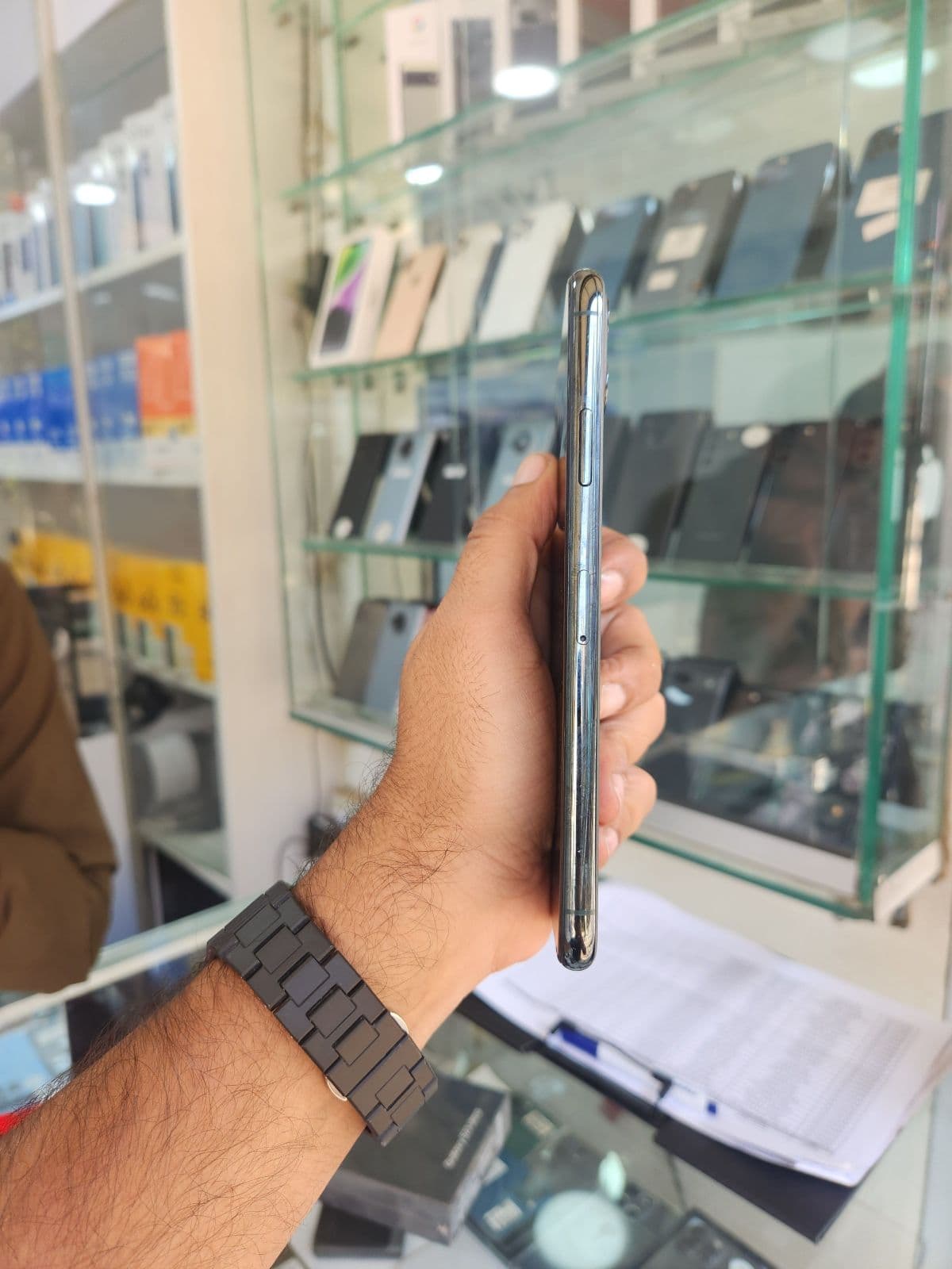 Apple iPhone 11 Pro Max 64GB in Midnight Green — photo 4
