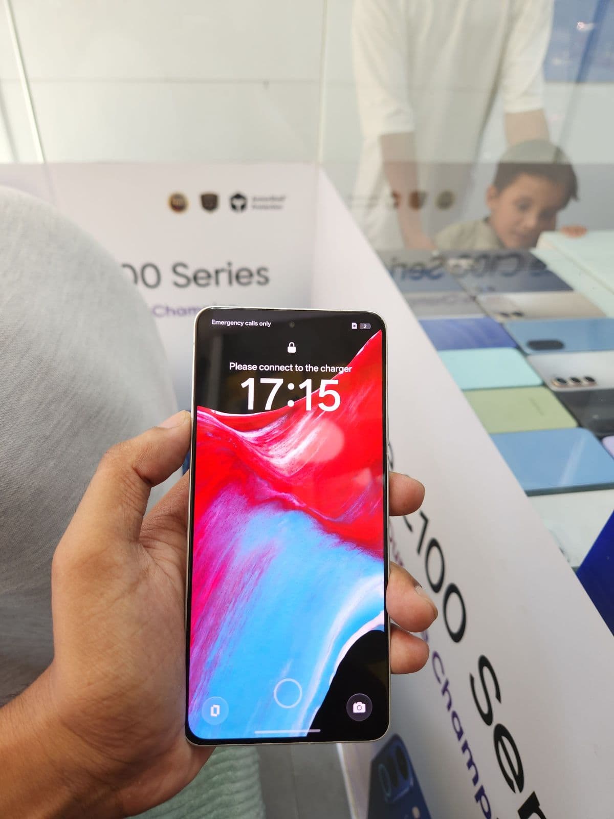 Realme GT 6 12GB / 256GB in Fluid Silver — photo 4