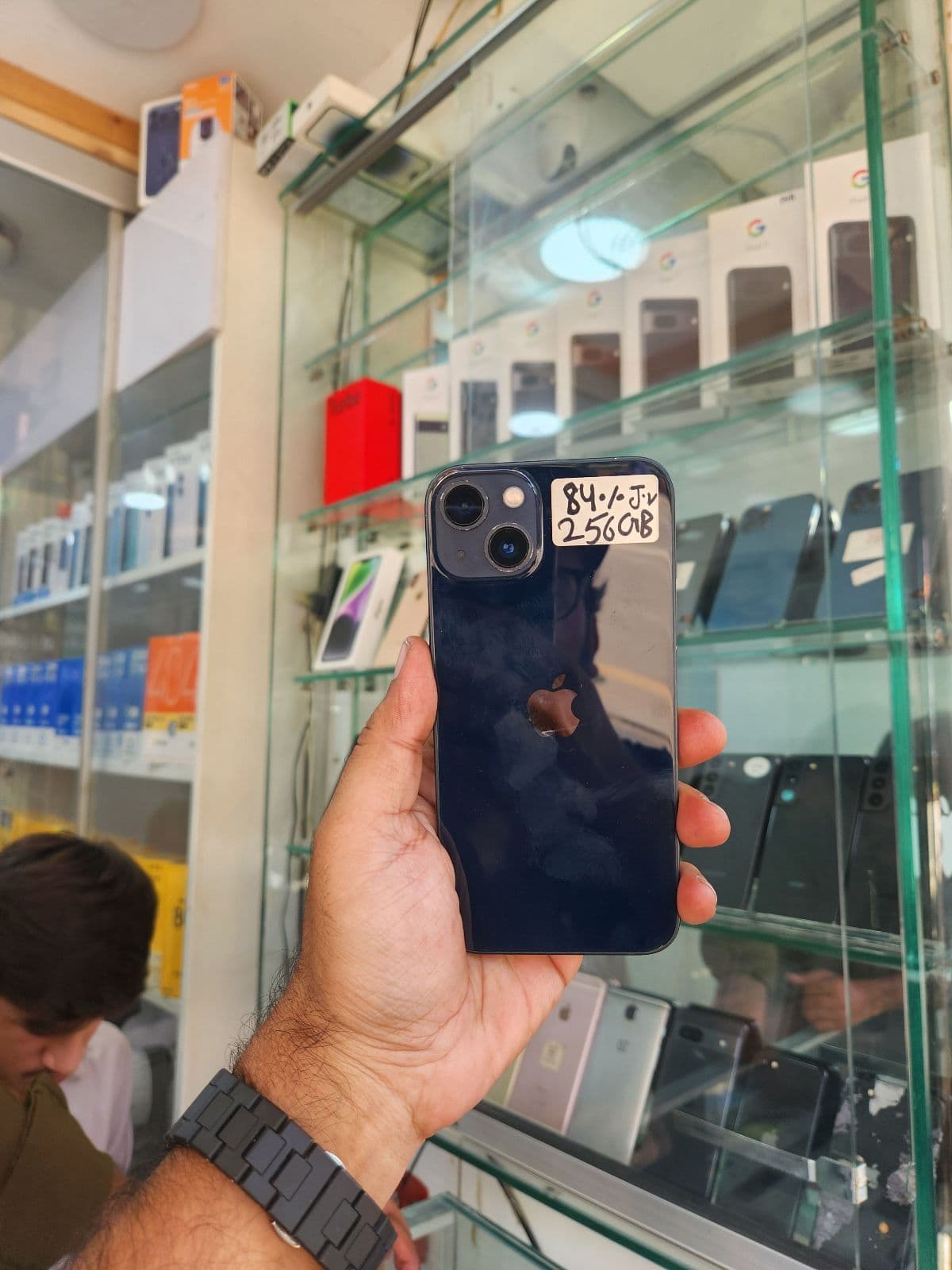 Apple iPhone 13 256GB in Midnight — photo 1
