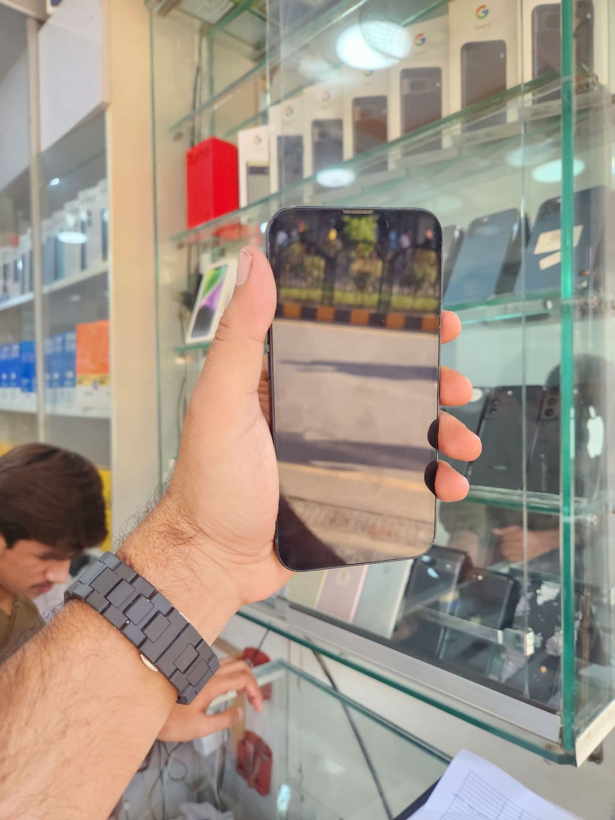 Apple iPhone 13 256GB in Midnight — photo 2